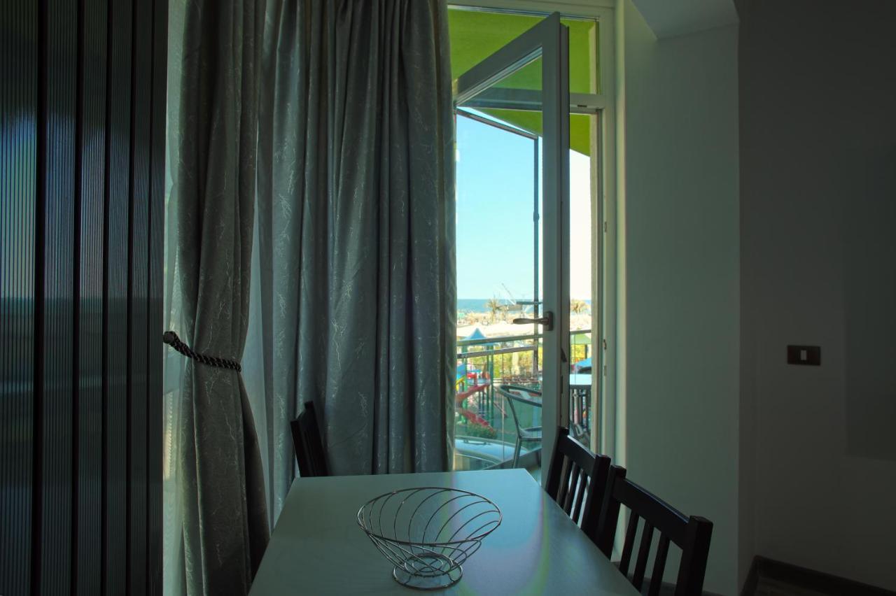 Isabelle Apartament Alezzi Beach Resort Mamaia Nord Navodari Exterior photo